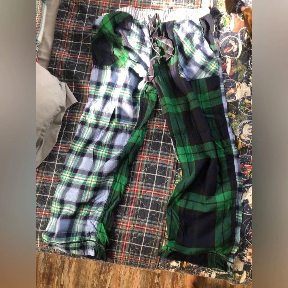 Aerie Green and Blue Plaid Pajama Pants - Picture 1 of 7